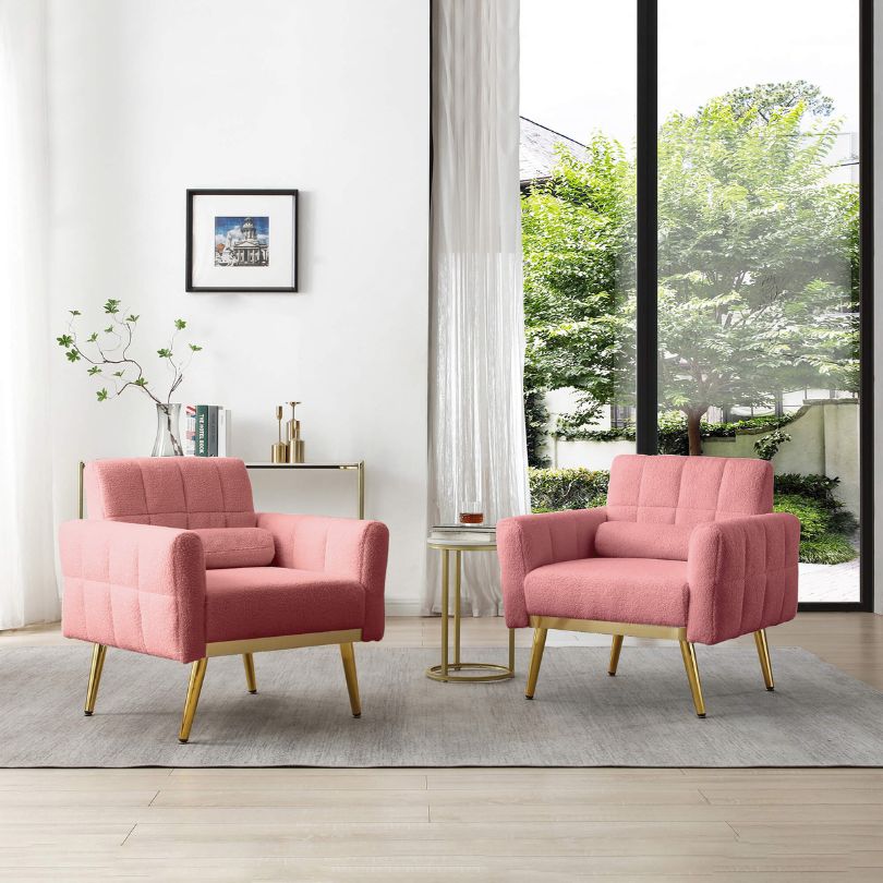 2 piece accent chairs in a living room 